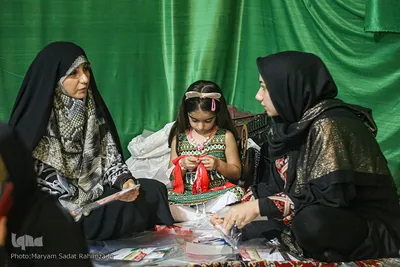 آماده‌سازی لباس همایش جهانی شیرخوارگان حسینی