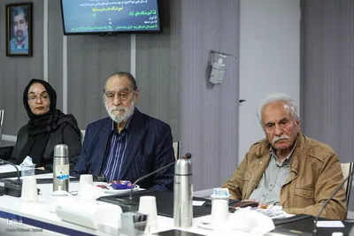 نشست دبیر عالی شورای انقلاب فرهنگی با تعدادی از هنرمندان