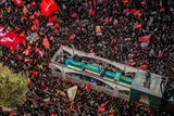 شکوه یک ملت، حسرت یک وداع