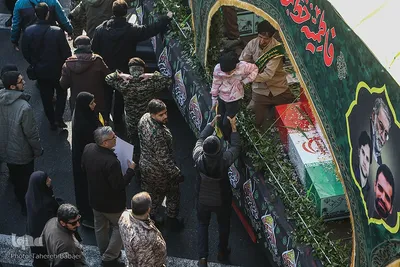 تشییع پیکرهای ۱۰۰ شهید گمنام از مقابل دانشگاه تهران