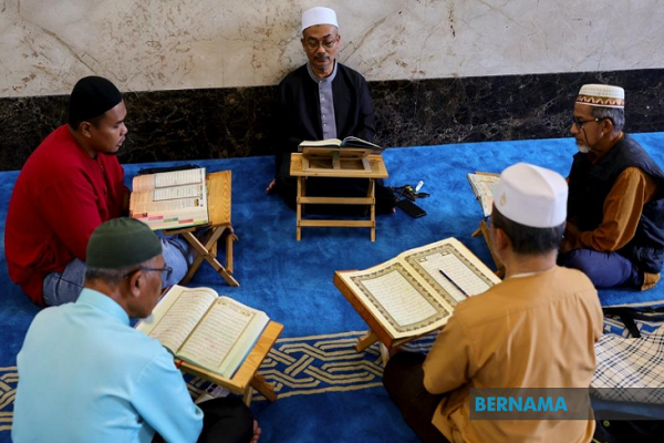 People in Malaysia read the Quran
