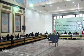بخش رقابت‌های حفظ قرآن خواهران سیزدهمین جشنواره قرآنی مدهامتان در حرم امام خمینی(ره)