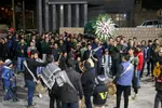 تشییع نمادین مادر بی‌نشان