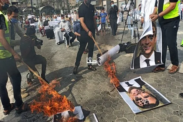 راهپیمایی فلسطینیان و لبنانی‌ها در حمایت از پیامبر (ص)