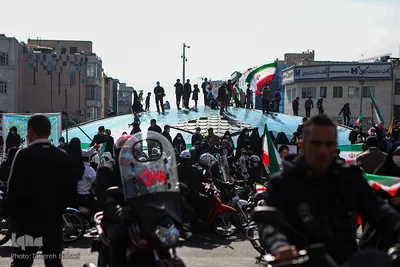 متفاوت ترین راهپیمایی ۲۲ بهمن قرن-
میدان انقلاب