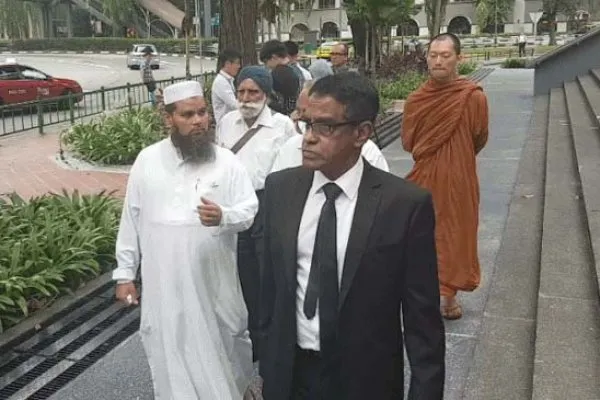 ধর্মীয় বিদ্বেষ ছড়ানোয় ভারতীয় ইমামকে ছাড়তে হল সিঙ্গাপুর