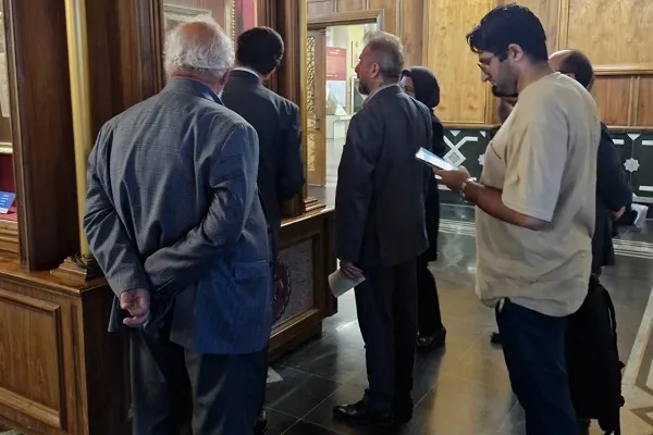 گشایش نمایشگاه‌های «چهل حدیث نبوی» و «نگارینه‌های زرین»