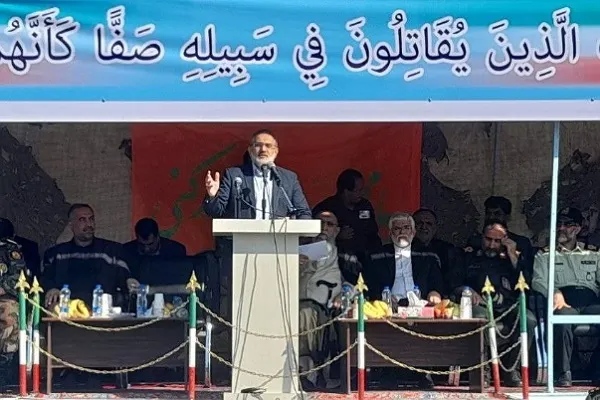 نیروهای انتظامی خط مقدم در حفظ و امنیت کشور هستند