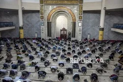 MUI: Kembali Rapatkan Shaf Sholat