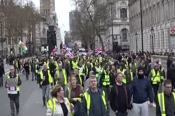 Sarı yelekliler Londra'da gösteri yaptı
