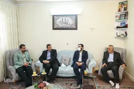حضور رئیس حوزه ریاست مجلس شورای اسلامی در منزل شهید مهدی تقوی