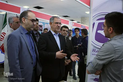 بازدید نصرالله جهانگرد معاون وزیر ارتباطات ازاولین نمایشگاه کسب و کارهای موفق در فضای مجازی