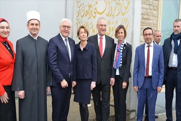 Alemania: el presidente alemán habla de respeto entre las religiones durante una visita a una mezquita