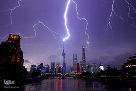 صاعقه در آسمان شهر شانگهای چین