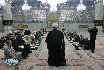 غبارروبی حرم حضرت معصومه (س) توسط جامعه قرآنی 