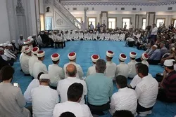 Ang mga Magsasaulo ng Qur’an Dumalo sa Graduwasyon na Seremon ya sa Turkey