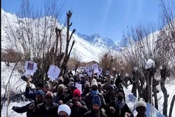 کرگل میں پشاور حملے کی مذمت و احتجاج کا سلسلہ جاری، شہداء کے ایصال ثواب کیلئے قرآن خوانی و مجلس ترحیم کا انعقاد