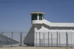 Pékin défend ses camps controversés au Xinjiang