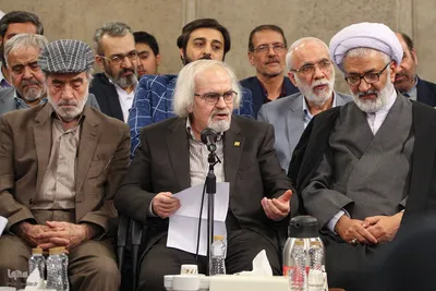 دیدار جمعی از شاعران و اهالی فرهنگ و ادب فارسی با ر هبر معظم انقلاب