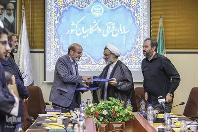 بازدید دبیر شورای عالی انقلاب فرهنگی از سازمان قرآنی دانشگاهیان