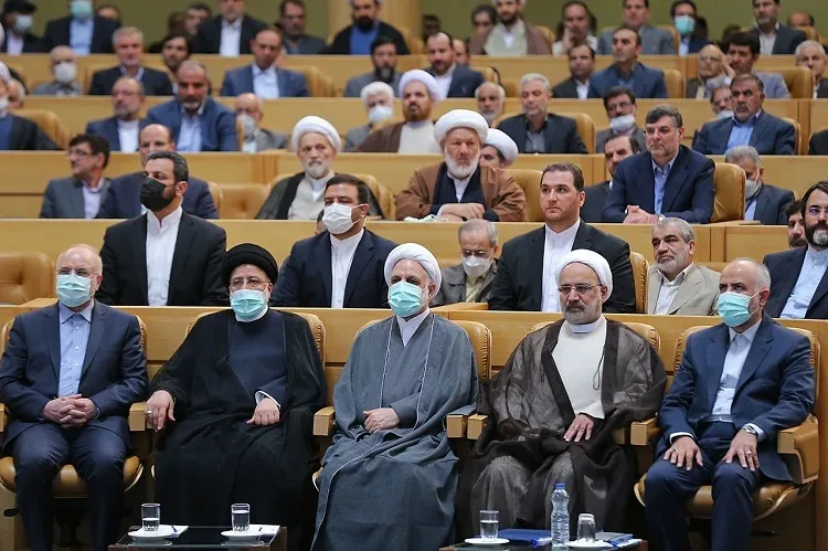 گسترش عدالت اجتماعی و مقابله با فساد؛ اکسیر خنثی‌سازی توطئه‌های ترکیبی دشمن