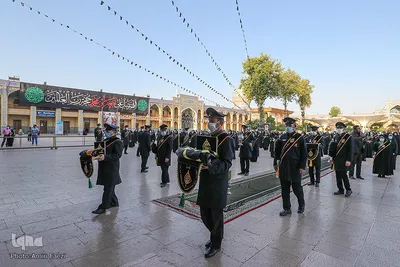 تعویض پرچم حرم مطهر شاهچراغ (ع) به مناسبت شهادت امام جعفر صادق (ع)