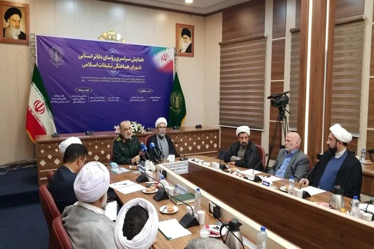 اعتراف آمریکایی ها به نداشتن رهبر روحانی فرهمند و فقدان حکمت در دستگاه رهبری