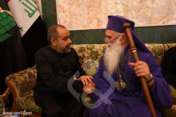 سجده کشیش گرجستانی بر خاک کربلا/ انسانیت را در اربعین یافتم+عکس
