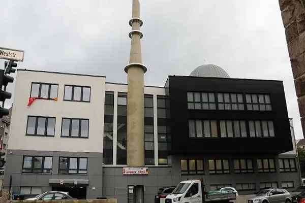 Almanya'da Remscheid Merkez Camii ibadete açıldı
