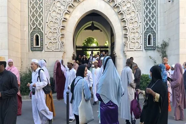 بذريعة اتخاذ موقف مُعادٍ للمجتمع.. فرنسا تغلق مسجداً جديداً