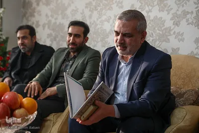 دیدار نمایندگان جامعه قرآنی با خانواده شهید حسین امیدواری