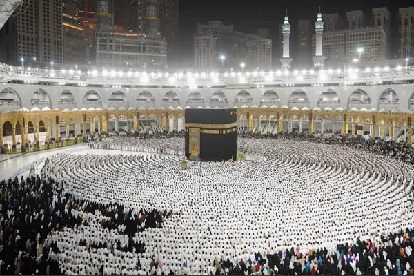 غضب واسع بعد وقف السعودية تأشيرات العمرة للبنانيين