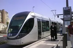 Construction d’un train léger urbain pour la judaïsation de Jérusalem