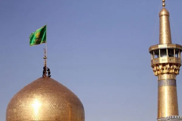 پخش زنده مراسم تعویض پرچم گنبد رضوی از شبکه قرآن سیما