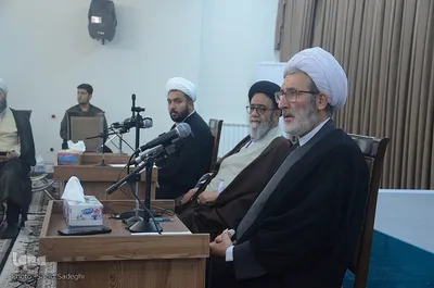 نشست علمی تبیین حقایق و ارزش‌های انقلاب در تبریز