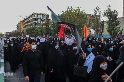 تجمع اعتراضی شهروندان تهرانی مقابل سفارت فرانسه