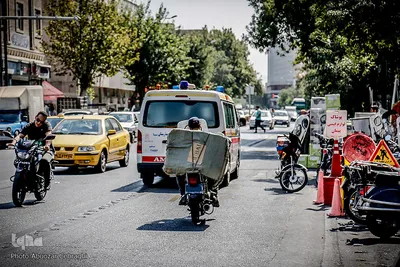 حمل غیر مجاز بار توسط موتور سیکلت و عبور از خطوط ویژه اتوبوسرانی