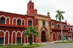 Universitetin adından “İslam” sözünü çıxartmaq istəyirlər