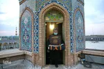 Fahne auf Kuppel der Dschamkarān-Moschee durch eine schwarze Trauerflagge ersetzt