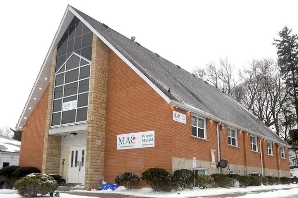 Canada's Cambridge: Smashed Window Fueling 'Fear of Unknown' in Muslim Community
