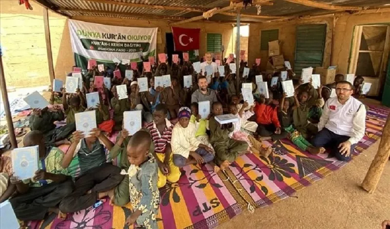 África, distribución de más de 700.000 copias del Sagrado Corán