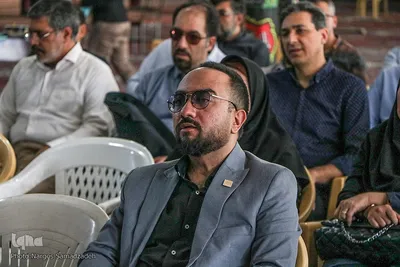 غبار روبی مزار شهدا‎ با حضور اعضای جهاد دانشگاهی اصفهان