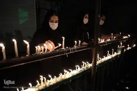 روشن کردن هزاران شمع در شب شام غریبان حسینی/ چهارراه گلوبندک
