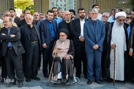 مراسم خاکسپاری مرحوم احمد مهدوی دامغانی در حرم مطهر رضوی