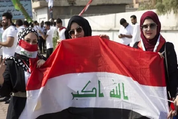 تجمعات تهتف بالسلمية وعدم الانجرار إلى العنف في بغداد