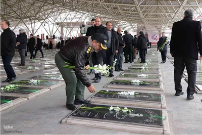 عطرافشانی و غبارروبی مزار شهدای وادی رحمت تبریز