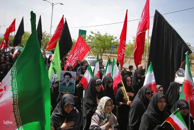 بیرق گردانی در عزای امام جعفر صادق(ع)