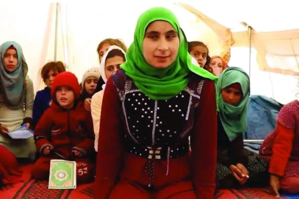 Siria: ragazza non vedente insegna il Corano in campo profughi