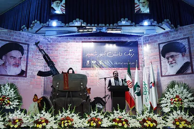 حضور سردار علی محمد نائینی مراسم زنگ دانش آموز شهید در گلزار مطهر شهدا