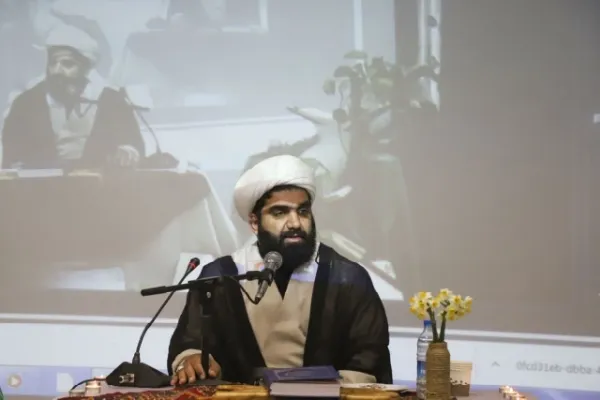 پیروی از حضرت زینب(س) در تبیین واقعیت‌ها ضروری است